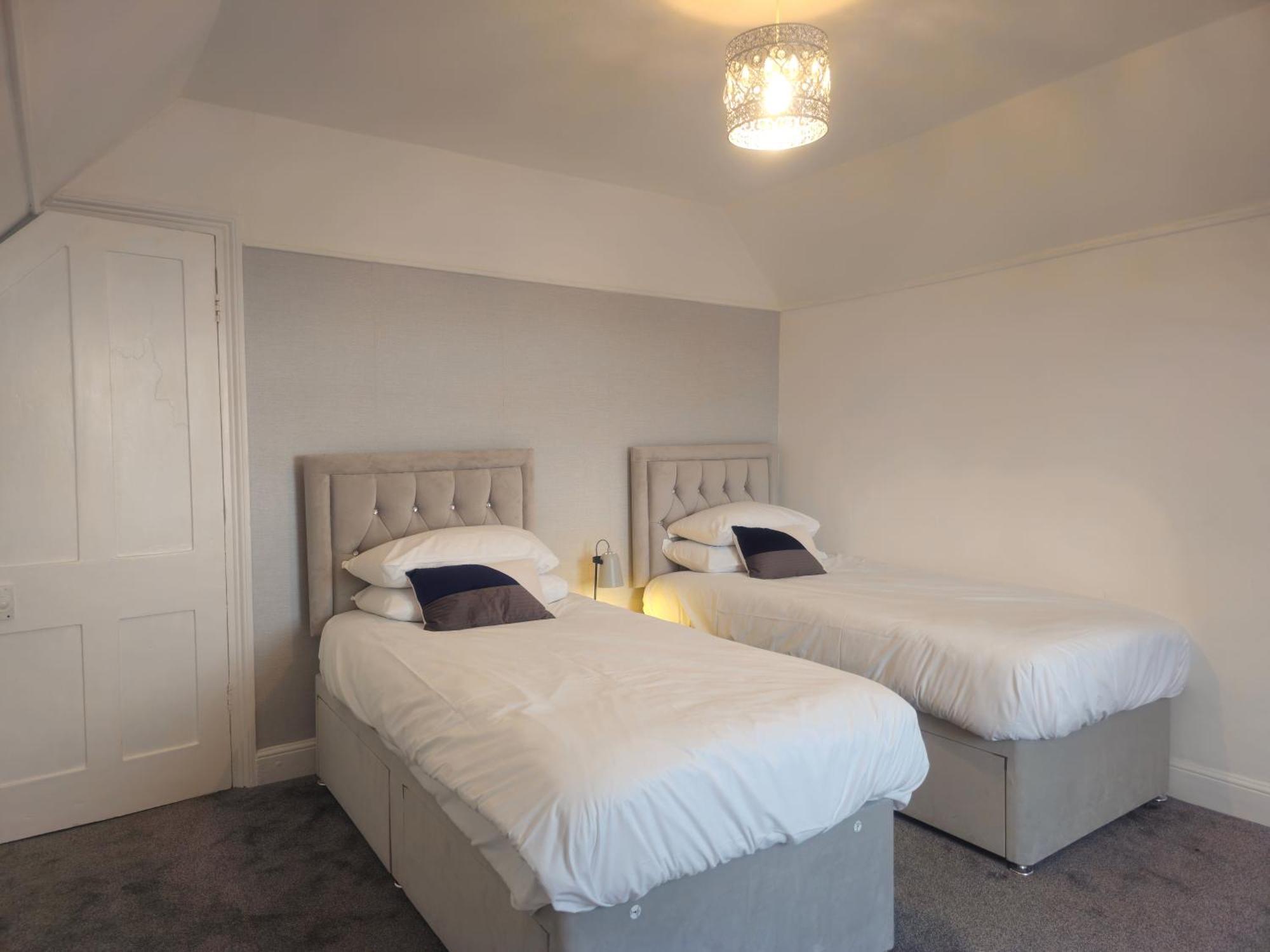 Exquisite 10 Bed Villa Hot Tub And Games Room バーンスタプル エクステリア 写真