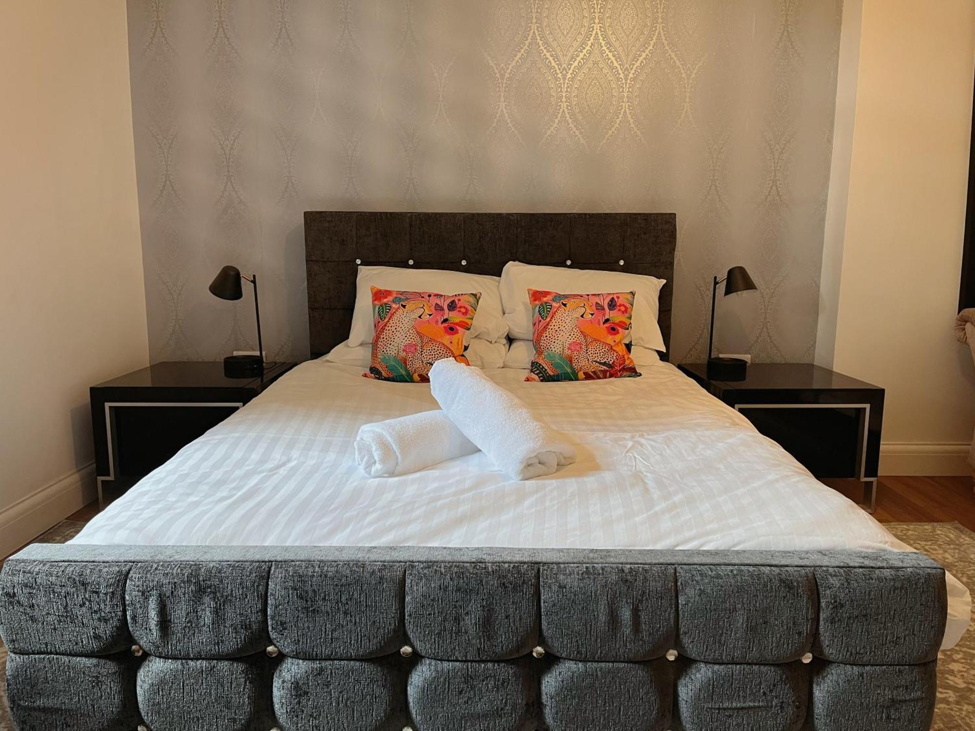 Exquisite 10 Bed Villa Hot Tub And Games Room バーンスタプル エクステリア 写真