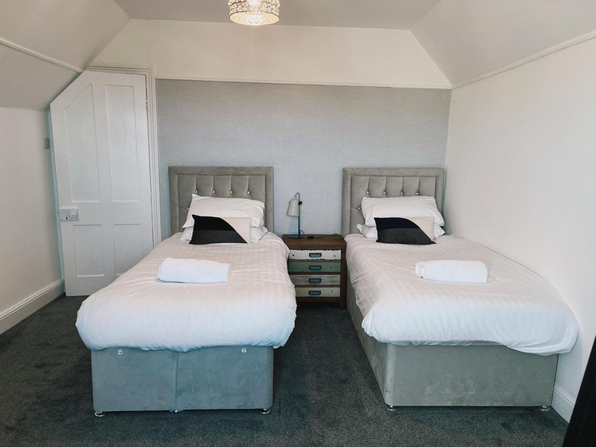 Exquisite 10 Bed Villa Hot Tub And Games Room バーンスタプル エクステリア 写真