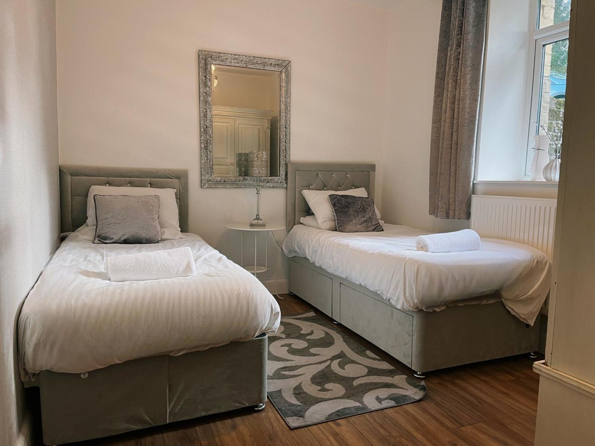 Exquisite 10 Bed Villa Hot Tub And Games Room バーンスタプル エクステリア 写真