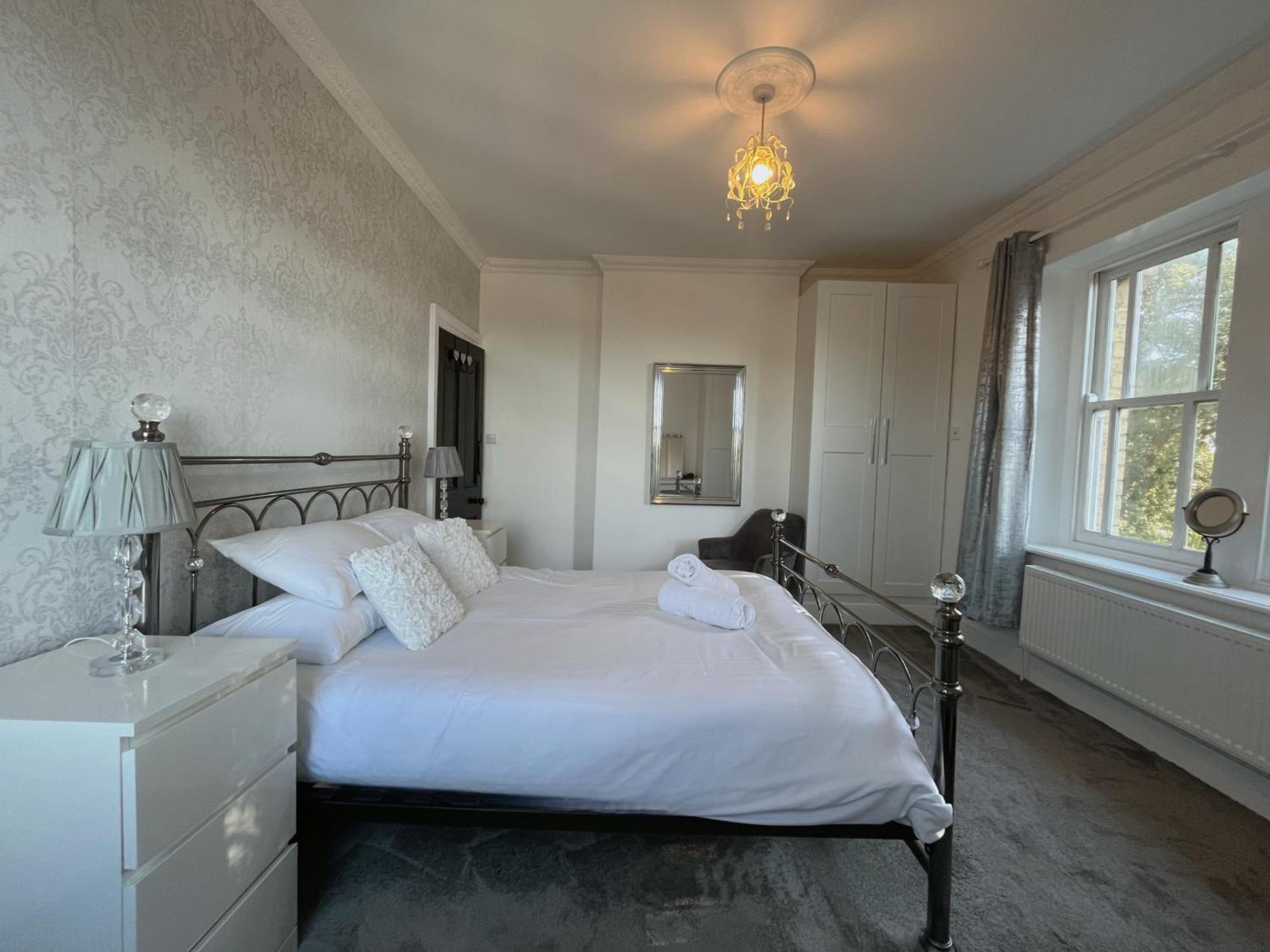 Exquisite 10 Bed Villa Hot Tub And Games Room バーンスタプル エクステリア 写真